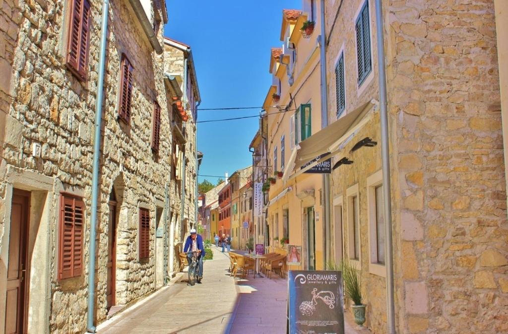 Apartments Pulic Skradin Buitenkant foto